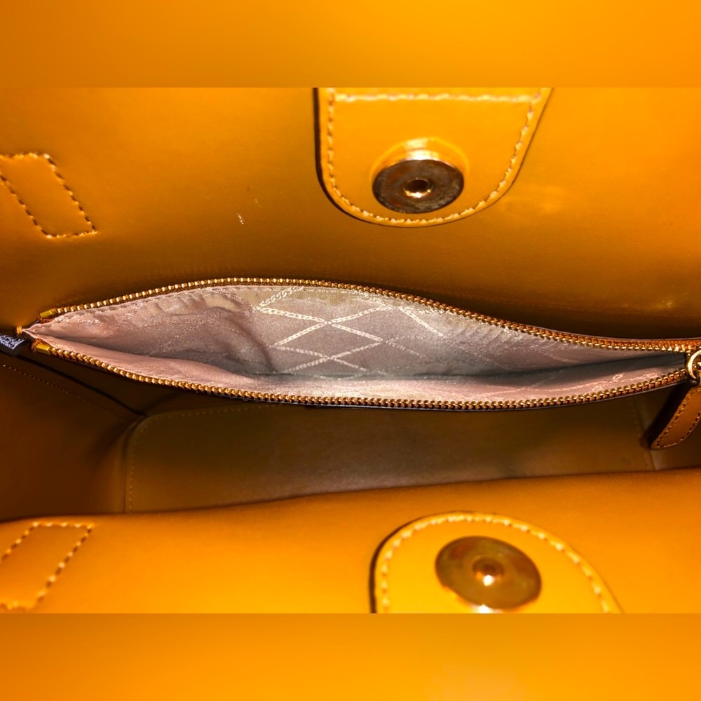 💥Moving to @the_bag_guy💥Michael Kors - Gemma Large Colorblock Tote - Picture 12 of 16